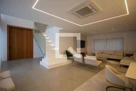 Casa de condomínio à venda com 460m², 5 quartos e 4 vagasSala