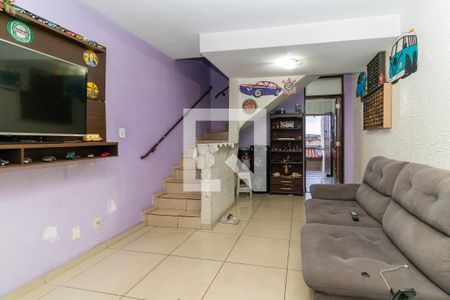 Sala de casa à venda com 2 quartos, 70m² em Vila Carmosina, São Paulo