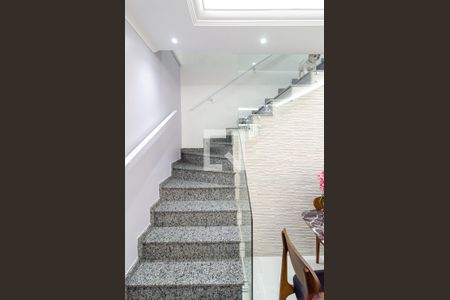 Escadas de casa à venda com 3 quartos, 100m² em Jardim Oriental, São Paulo