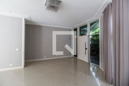 Sala de TV de casa de condomínio para alugar com 4 quartos, 400m² em Alphaville, Santana de Parnaíba