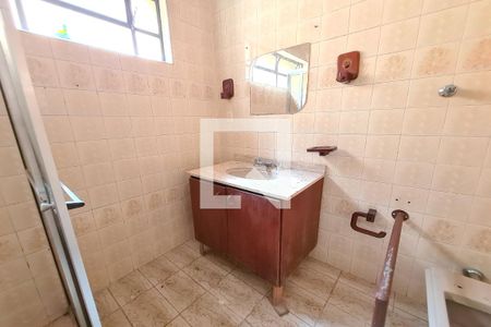 Banheiro de casa para alugar com 1 quarto, 70m² em Chácara Mafalda, São Paulo