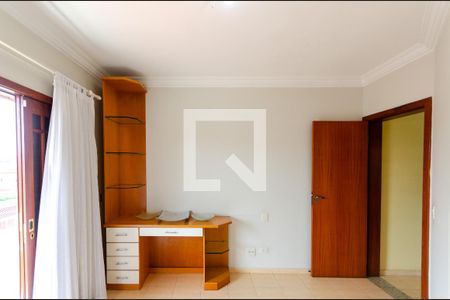 Quarto 1 de casa para alugar com 4 quartos, 210m² em Jardim Santo Elias, São Paulo