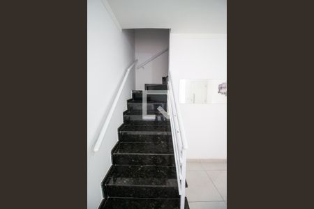 Sala / Escada de casa de condomínio à venda com 2 quartos, 80m² em Itaquera, São Paulo