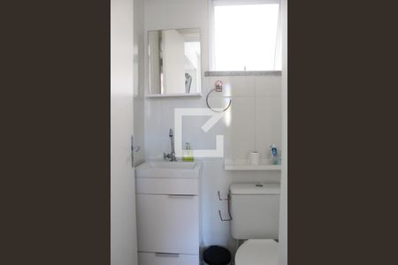 Banheiro da Suíte de apartamento para alugar com 2 quartos, 46m² em Jardim das Margaridas, Salvador