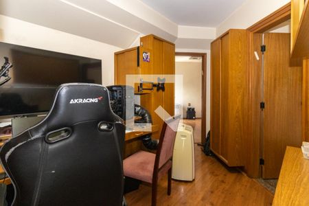 Corredor para quartos de apartamento à venda com 4 quartos, 156m² em Vila Nova Conceição, São Paulo