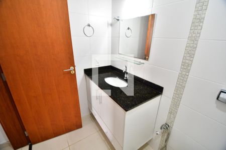 Banheiro de kitnet/studio para alugar com 1 quarto, 35m² em Parque dos Jacarandás, Campinas