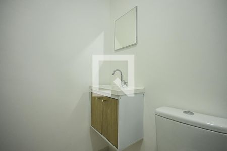 Banheiro de kitnet/studio para alugar com 1 quarto, 20m² em Vila Sonia, São Paulo