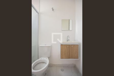 Banheiro de kitnet/studio para alugar com 1 quarto, 20m² em Vila Sonia, São Paulo