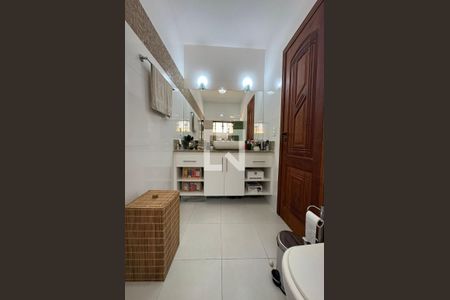 Banheiro da Suíte de casa de condomínio à venda com 3 quartos, 189m² em Freguesia de Jacarepaguá, Rio de Janeiro