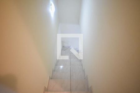 Escada de casa à venda com 3 quartos, 110m² em Parque Pinheiros, Taboão da Serra