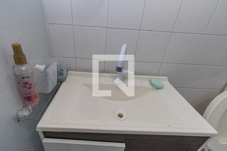 Banheiro de apartamento à venda com 1 quarto, 51m² em Floresta, Porto Alegre