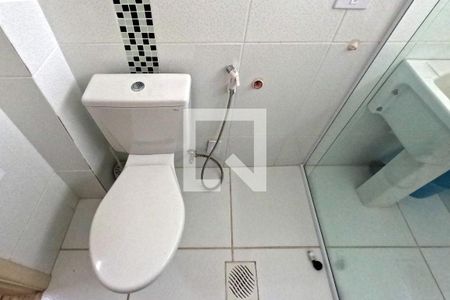 Banheiro de kitnet/studio para alugar com 1 quarto, 32m² em Boqueirão, Santos