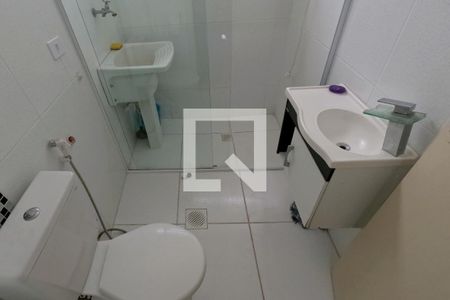 Banheiro de kitnet/studio para alugar com 1 quarto, 32m² em Boqueirão, Santos