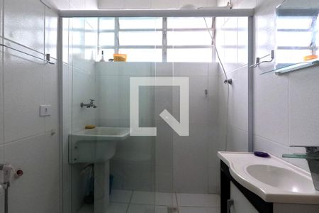 Banheiro de kitnet/studio para alugar com 1 quarto, 32m² em Boqueirão, Santos