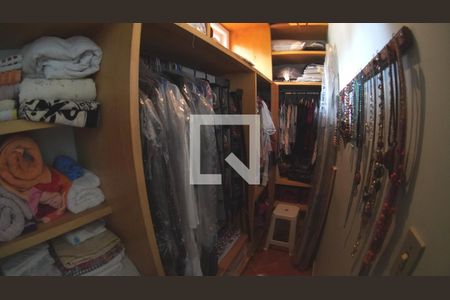 Closet de casa à venda com 3 quartos, 550m² em Butantã, São Paulo