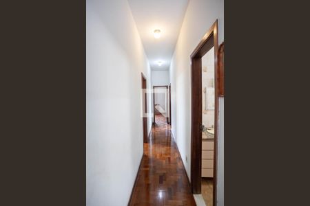Corredor de casa à venda com 5 quartos, 238m² em Ouro Preto, Belo Horizonte