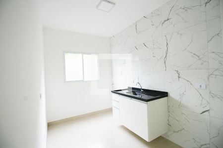 cozinha de apartamento para alugar com 2 quartos, 38m² em Jardim Regis, São Paulo