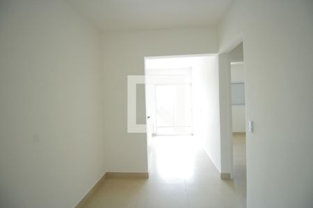 Sala de kitnet/studio para alugar com 2 quartos, 43m² em Jardim Regis, São Paulo