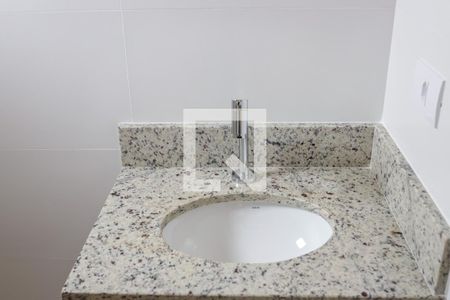 Banheiro de apartamento à venda com 1 quarto, 29m² em Vila Mazzei, São Paulo