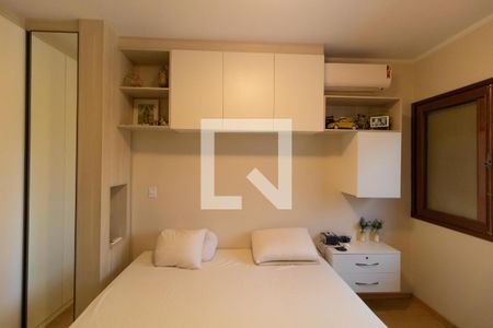 Casa de condomínio à venda com 420m², 4 quartos e 4 vagas Casa de condomínio à venda com 420m², 4 quartos e 4 vagasSuíte 02