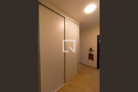 Casa de condomínio à venda com 420m², 4 quartos e 4 vagas Casa de condomínio à venda com 420m², 4 quartos e 4 vagasCorredor