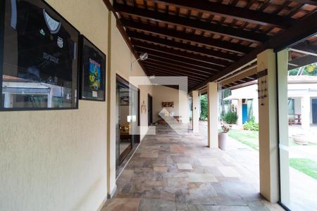 Casa de condomínio à venda com 420m², 4 quartos e 4 vagas Casa de condomínio à venda com 420m², 4 quartos e 4 vagasVaranda