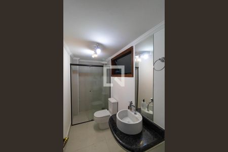 Casa de condomínio à venda com 420m², 4 quartos e 4 vagas Casa de condomínio à venda com 420m², 4 quartos e 4 vagasBanheiro 02