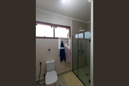 Casa de condomínio à venda com 420m², 4 quartos e 4 vagas Casa de condomínio à venda com 420m², 4 quartos e 4 vagasBanheiro 01