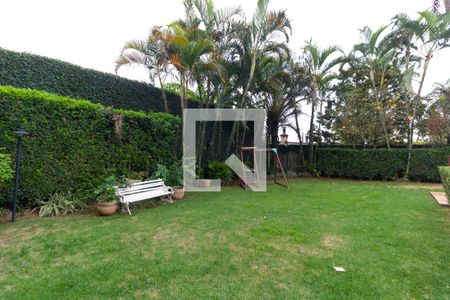 Casa de condomínio à venda com 420m², 4 quartos e 4 vagas Casa de condomínio à venda com 420m², 4 quartos e 4 vagasQuintal