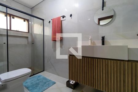 Casa de condomínio à venda com 420m², 4 quartos e 4 vagas Casa de condomínio à venda com 420m², 4 quartos e 4 vagasBanheiro da Suíte 01