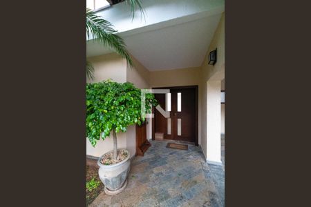 Casa de condomínio à venda com 420m², 4 quartos e 4 vagas Casa de condomínio à venda com 420m², 4 quartos e 4 vagasEntrada