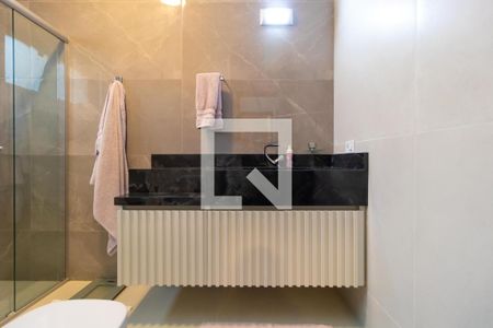 Casa de condomínio à venda com 420m², 4 quartos e 4 vagas Casa de condomínio à venda com 420m², 4 quartos e 4 vagasBanheiro da Suíte 02