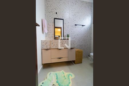 Casa de condomínio à venda com 420m², 4 quartos e 4 vagas Casa de condomínio à venda com 420m², 4 quartos e 4 vagasBanheiro 01