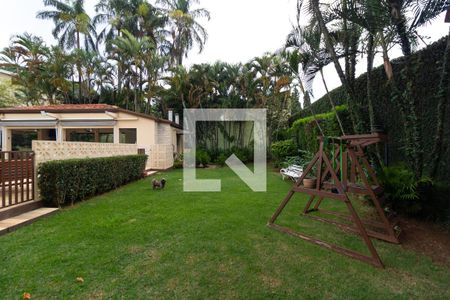 Casa de condomínio à venda com 420m², 4 quartos e 4 vagas Casa de condomínio à venda com 420m², 4 quartos e 4 vagasQuintal