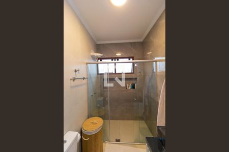 Casa de condomínio à venda com 420m², 4 quartos e 4 vagas Casa de condomínio à venda com 420m², 4 quartos e 4 vagasBanheiro da Suíte 02