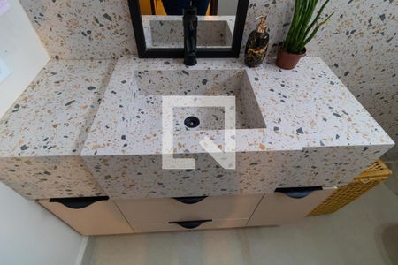 Casa de condomínio à venda com 420m², 4 quartos e 4 vagas Casa de condomínio à venda com 420m², 4 quartos e 4 vagasBanheiro 01