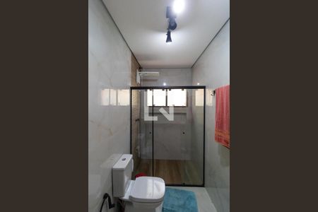 Casa de condomínio à venda com 420m², 4 quartos e 4 vagas Casa de condomínio à venda com 420m², 4 quartos e 4 vagasBanheiro da Suíte 01