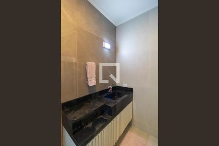 Casa de condomínio à venda com 420m², 4 quartos e 4 vagas Casa de condomínio à venda com 420m², 4 quartos e 4 vagasBanheiro da Suíte 02