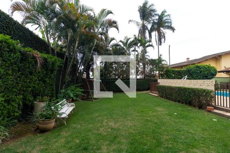 Casa de condomínio à venda com 420m², 4 quartos e 4 vagas Casa de condomínio à venda com 420m², 4 quartos e 4 vagasQuintal