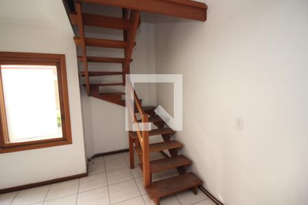 Escada de casa de condomínio à venda com 2 quartos, 154m² em Camaquã, Porto Alegre