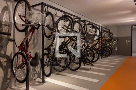 Bicicletário de kitnet/studio à venda com 1 quarto, 27m² em Pinheiros, São Paulo