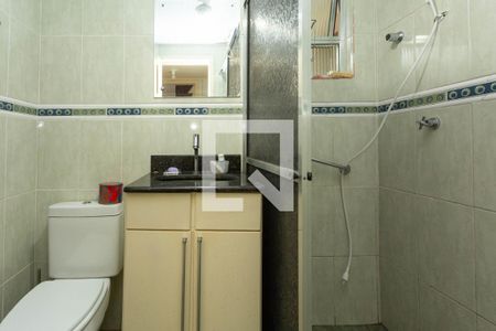 Banheiro  de apartamento à venda com 2 quartos, 55m² em Humaitá, Porto Alegre