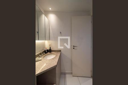 Banheiro da Suíte 1 de apartamento para alugar com 3 quartos, 118m² em Cerqueira César, São Paulo