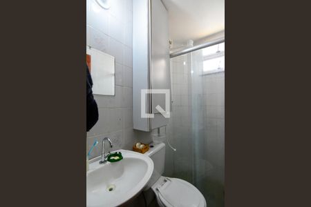 Banheiro de apartamento à venda com 2 quartos, 46m² em Estoril, Belo Horizonte