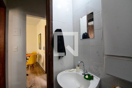 Banheiro de apartamento à venda com 2 quartos, 46m² em Estoril, Belo Horizonte