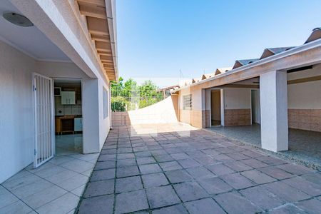 Área Externa de casa à venda com 4 quartos, 180m² em Harmonia, Canoas