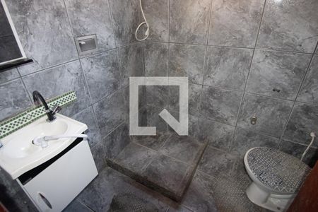 Banheiro de casa para alugar com 2 quartos, 75m² em Vila Rosário, Duque de Caxias