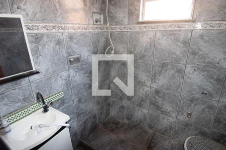 Banheiro de casa para alugar com 2 quartos, 75m² em Vila Rosário, Duque de Caxias