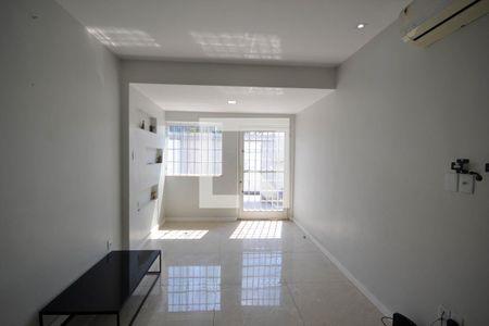 Sala de casa para alugar com 2 quartos, 300m² em Juscelino, Nova Iguaçu