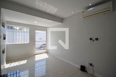 Sala de casa para alugar com 2 quartos, 300m² em Juscelino, Nova Iguaçu